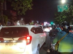 Sejumlah Jalan Protokol di Surabaya Macet Parah Malam Ini