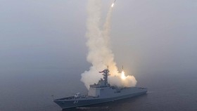 FOTO: Korut Uji Coba Kapal Perang di Tengah Konflik Iran vs AS-Israel