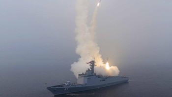 FOTO: Korut Uji Coba Kapal Perang di Tengah Konflik Iran vs AS-Israel