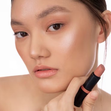 Tips Makeup Segar Seperti Habis Mandi untuk Pemilik Low Visual