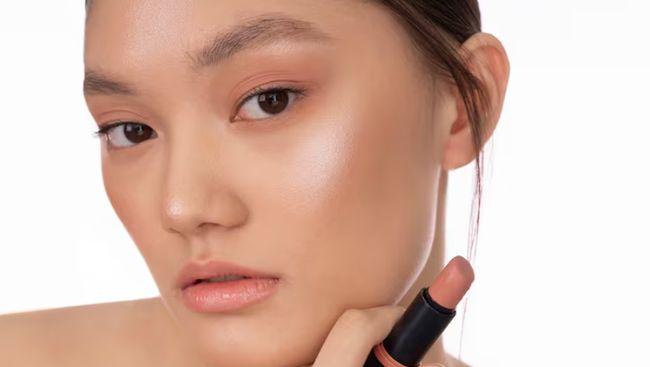 Tips Makeup Segar Seperti Habis Mandi untuk Pemilik Low Visual