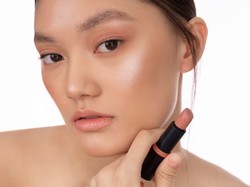 Tips Makeup Segar Seperti Habis Mandi untuk Pemilik Low Visual
