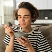 7 Makanan yang Pantang Dikonsumsi agar Tetap Awet Muda di Usia 40-an