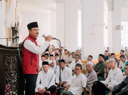 Kunjungi Aceh, Mensos & Mendagri Salat Jumat di Masjid Agung Pante Geulima
