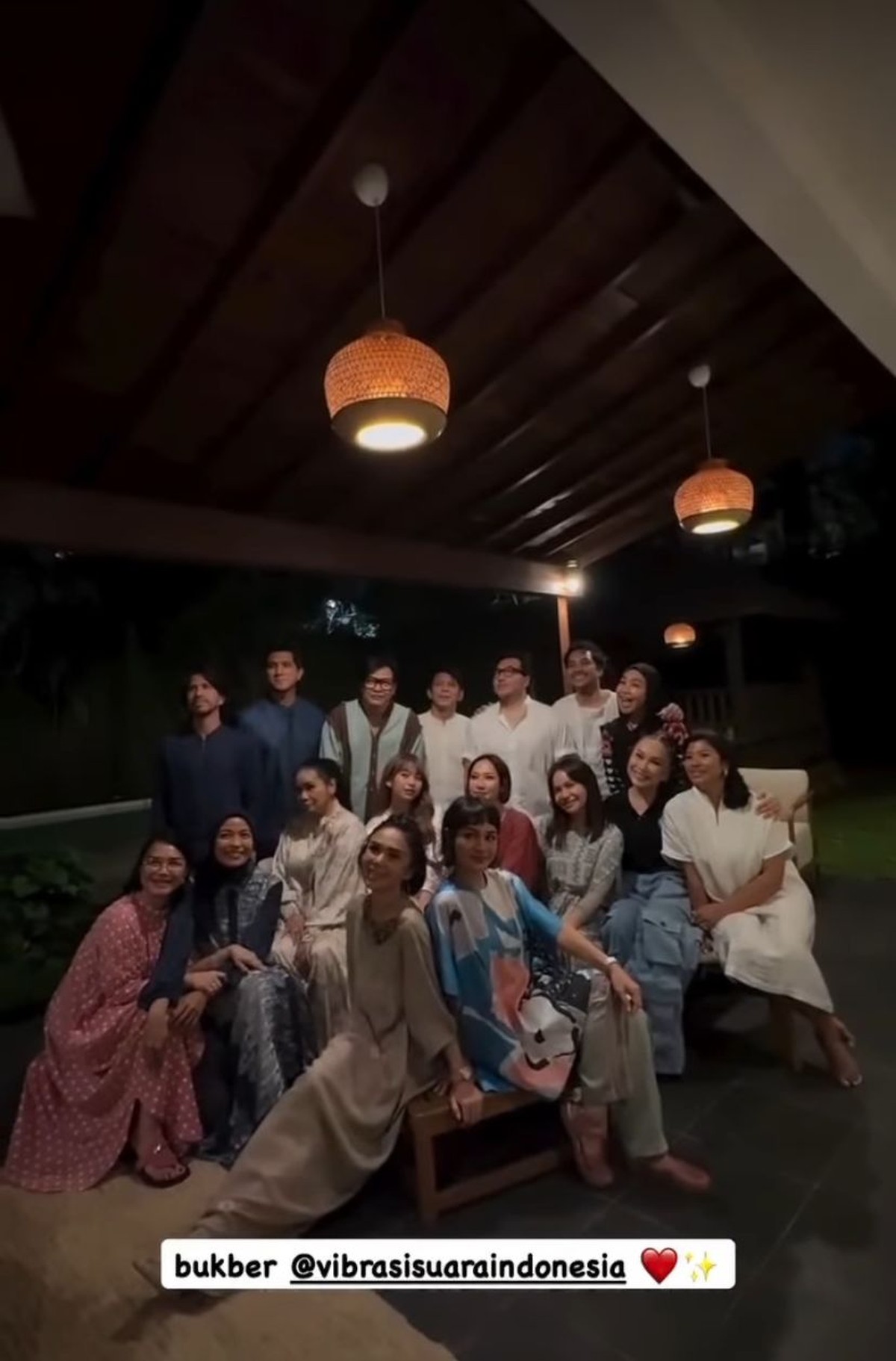 Musisi Tanah Air Bukber di Rumah Ariel