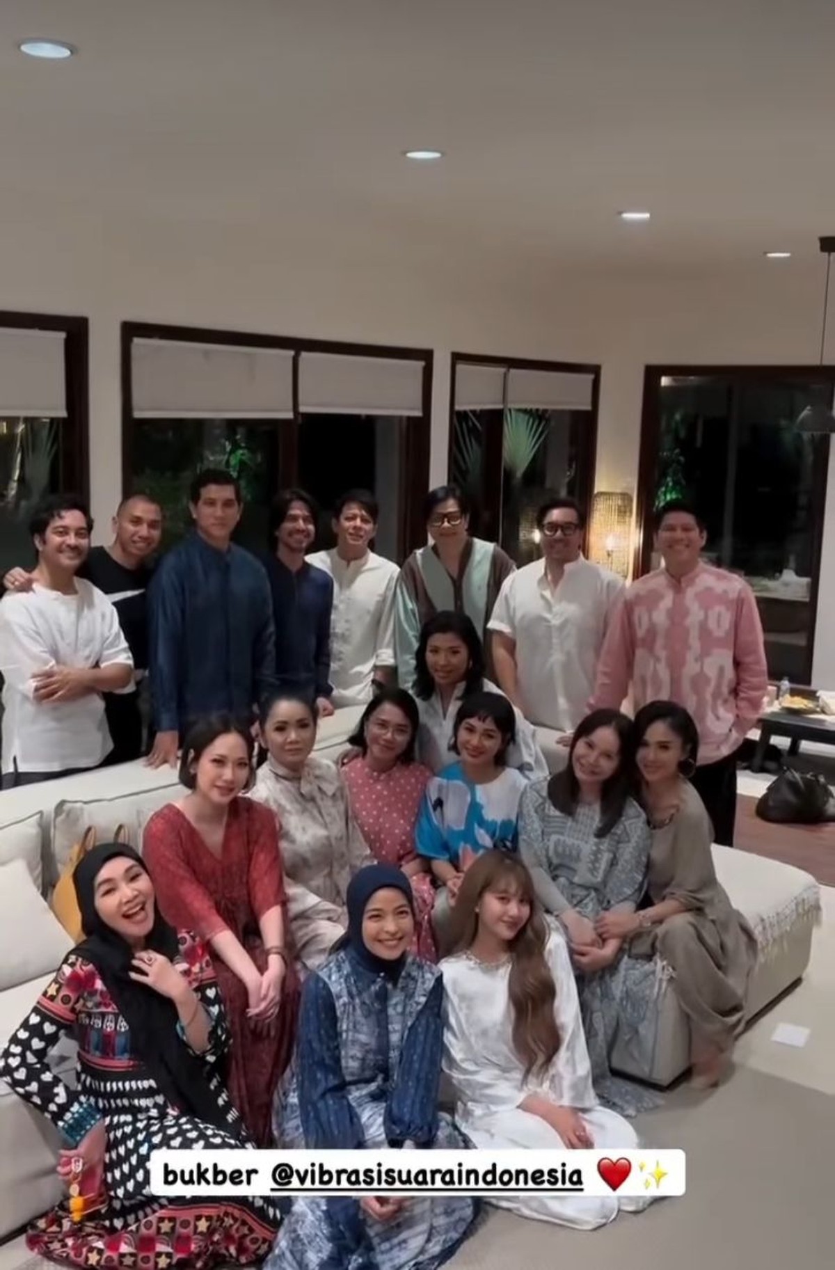 Musisi Tanah Air Bukber di Rumah Ariel