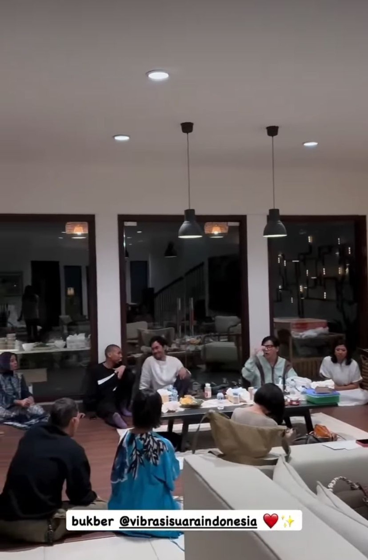 Musisi Tanah Air Bukber di Rumah Ariel