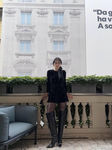 Chic dan Stylish! Intip 5 Potret Park Gyu Young Saat Menghadiri Gucci Fashion Show di Milan