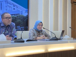 Kemlu Mulai Evakuasi WNI dari Iran Hari Ini