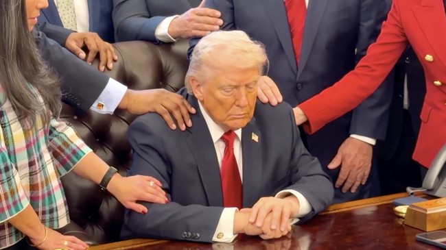Picu Perpecahan, Trump Balut Ambisi Perang AS dengan Retorika Agama