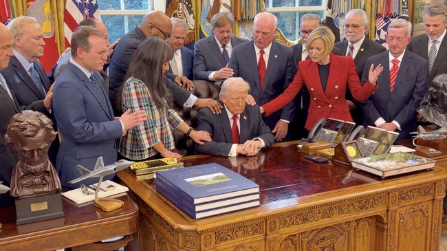 Belasan pemuka agama datang ke Gedung Putih untuk mendoakan Presiden Donald Trump secara langsung pada Kamis (5/3) waktu setempat.
