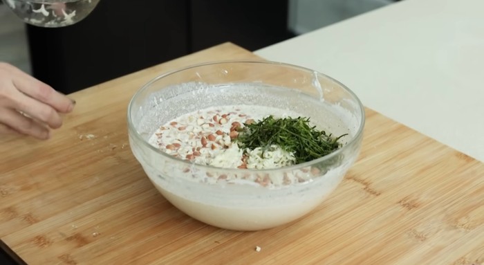 Resep rempeyek kacang teri ala Chef Devina Hermawan