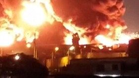 Kebakaran Hebat Gudang Kasur di Peru, Ratusan Damkar Dikerahkan