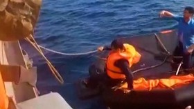 Detik-detik Angkatan Laut Sri Lanka Selamatkan Awak Kapal Iran