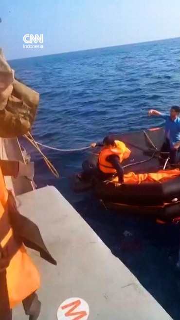 Detik-detik Angkatan Laut Sri Lanka Selamatkan Awak Kapal Iran