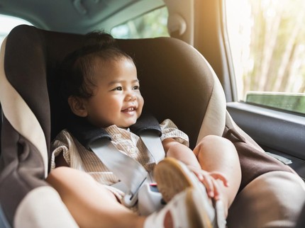 Tips Aman Anak Duduk di Car Seat saat Perjalanan Mudik Menurut Dokter