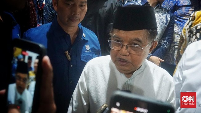 Wakil Presiden Jusuf Kalla dilaporkan ke polisi oleh GAMKI atas dugaan penistaan agama terkait ceramahnya di UGM. Ia membantah tuduhan tersebut.