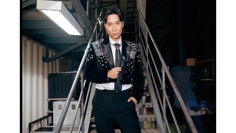 Gaya Nyentrik Vidi Aldiano&period;