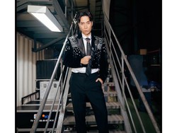 Lirik Lagu Bertahan Lewati Senja - Vidi Aldiano