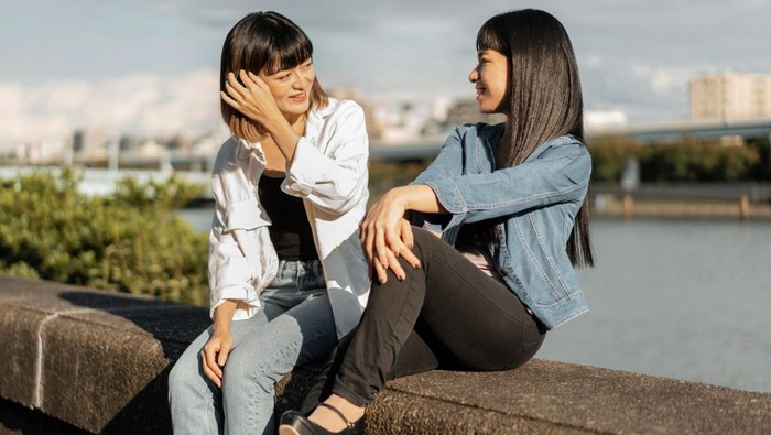 4 Sifat Baik Orang Pendiam yang Lebih Banyak Mendengarkan daripada Berbicara