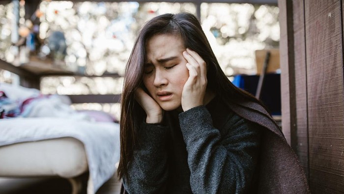 7 Perilaku Diam-Diam yang Dilakukan oleh Perempuan Tidak Bahagia