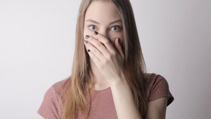 7 Situasi yang Mengharuskan Lebih Baik Diam Menurut Ilmu Psikologi