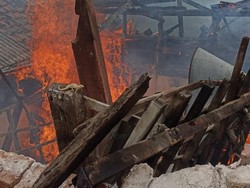 Kebakaran Rumah di Wonokromo Surabaya, Dapur Hangus Diduga Korsleting