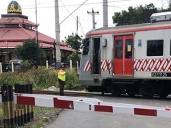KRL Solo-Jogja Macet 30 Menit di Tengah Perlintasan Jambu Kulon Klaten