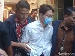 Video: Momen Richard Lee Digiring ke Ruang Tahanan Polda Metro Jaya