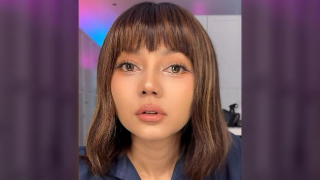 Rina Nose tampil dengan wajah baru setelah operasi plastik hidung di Indonesia. Ia menjelaskan keputusannya sudah didasari pertimbangan matang selama 10 tahun.