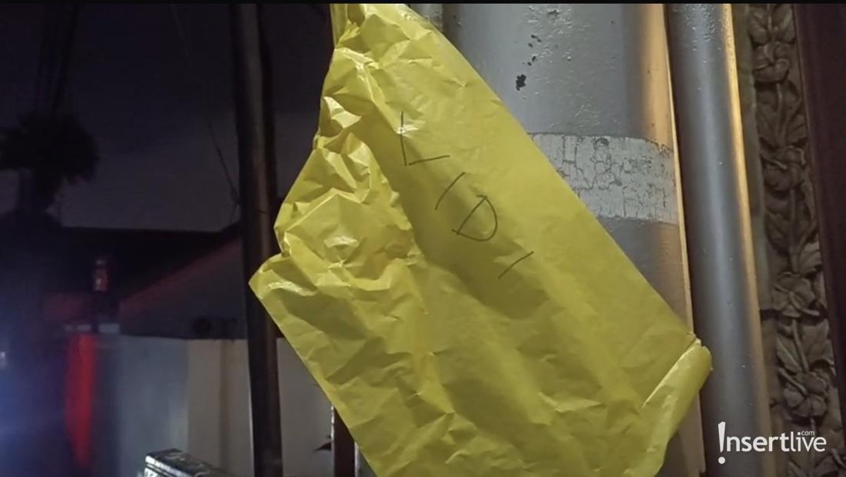 Suasana Rumah Duka Vidi Aldiano&comma; Dihadiri Kerabat hingga Rekan Artis