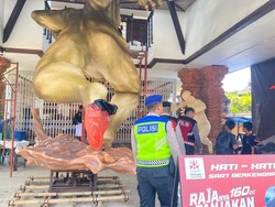 Polda Bali Patroli ke Banjar Saat Warga Garap Ogoh-Ogoh, Pastikan Nyepi Aman