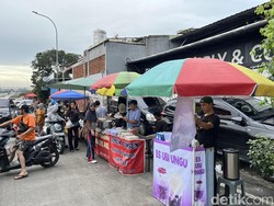 Seru Banget! Berburu Takjil di Kawasan Andara yang Lagi Viral