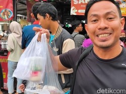 Saat Pelancong Asal Malaysia Ikut War Takjil di Benhil yang Viral di Tiktok