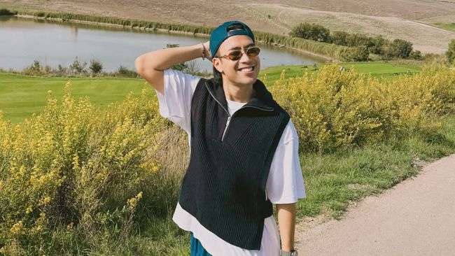 Keluarga mendiang Vidi Aldiano memutuskan mendonasikan pakaian serta barang-barang pribadi milik sang penyanyi ke sejumlah panti asuhan.