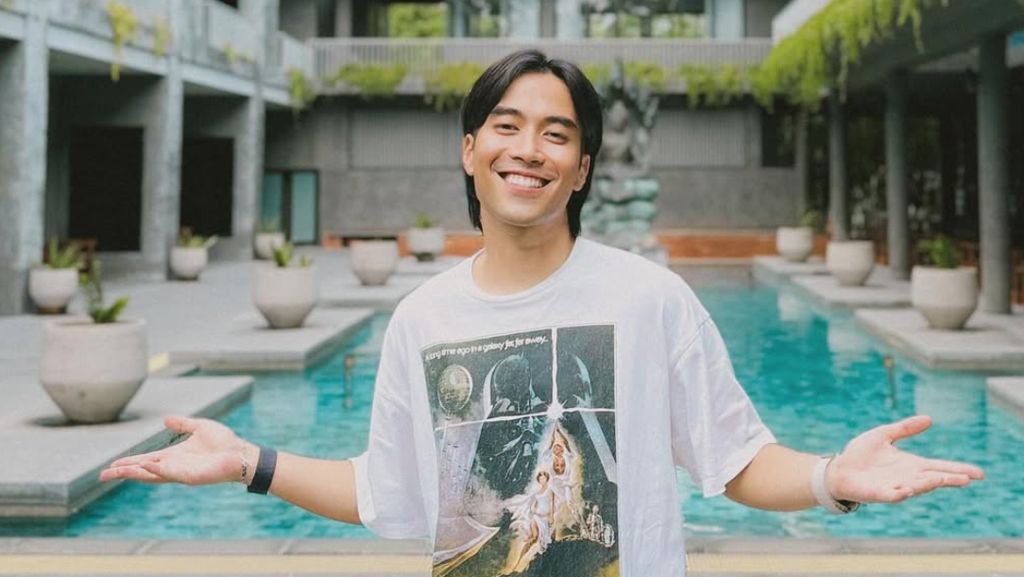 Keluarga hingga Fans Rayakan Ulang Tahun Vidi Aldiano di Makam