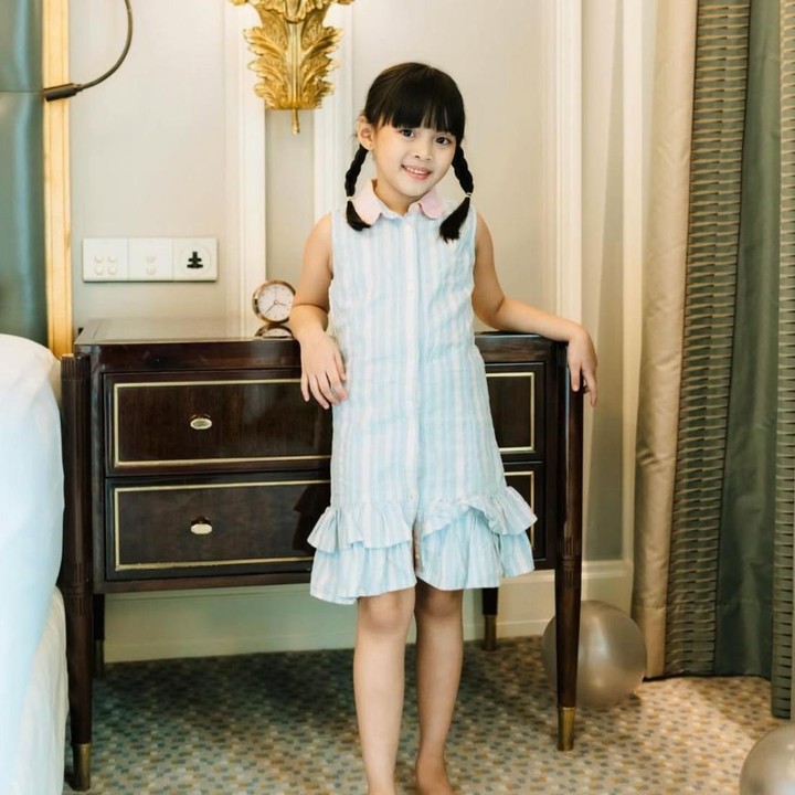 <p>Menariknya lagi, film ini juga akan mengambil latar waktu pada era 1960-an yang diceritakan dari sudut pandang seorang anak perempuan berusia lima tahun bernama Na Willa. Dalam film ini, Luisa akan beradu akting dengan Irma Rihi yang memerankan sosok Mak, serta Junior Liem yang berperan sebagai Pak. (Foto: Instagram @luisaadreena)</p>