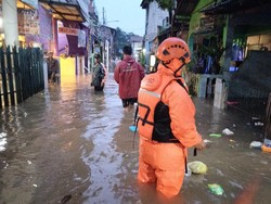 Diguyur Hujan Semalaman, 48 RT-16 Jalan di Jakarta Terendam Banjir Pagi Ini