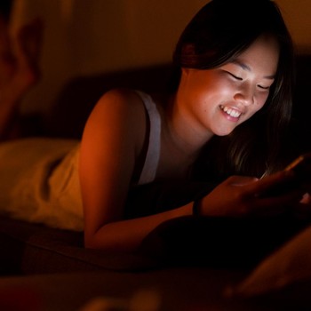 5 Ciri Kepribadian Orang yang Sering Begadang untuk Menikmati Waktu Sendiri