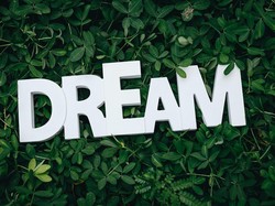 Di Balik Rutinitas Kantor, Ada Perjalanan Membangun Mimpi Sendiri