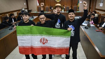 FOTO: Delpedro dkk Bebas hingga Bupati Pekalongan Ditangkap KPK