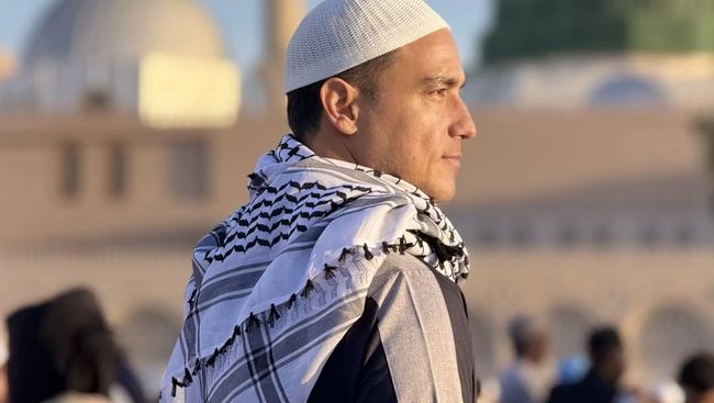 Rayakan Ultah dengan Umrah, Hamish Daud Nangis di Depan Kabah: Air Mata Perlu Bicara