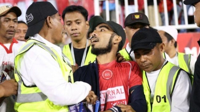 Manajemen Malut United menanggapi insiden pemukulan wasit dan intimidasi jurnalis setelah laga kontra PSM Makassar.