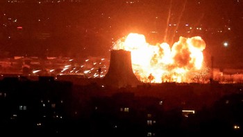 FOTO: Israel Bom Kilang Minyak Iran di Teheran