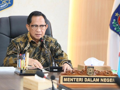 Mendagri Minta Seluruh Gubernur Kasih Diskon Pajak Buat Mobil Listrik