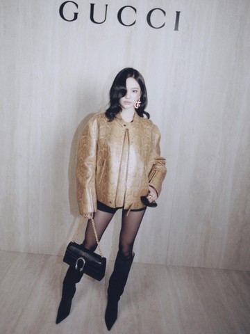 5 Potret Ningning aespa Tampil Stand Out dengan Edgy Style di Gucci Primavera Fashion Show