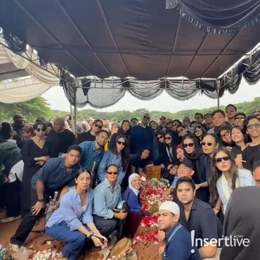 Sering Jadi Perdebatan, Ini Penjelasan Hukum Berfoto di Pemakaman Menurut Islam