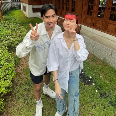 Tangis Isyana di Atas Panggung Usai Dengar Kabar Vidi Aldiano Meninggal Dunia