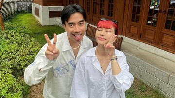 Gosip Terkini Selebriti Insertlive : Tangis Isyana di Atas Panggung Usai Dengar Kabar Vidi Aldiano Meninggal Dunia