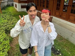 Tangis Isyana di Atas Panggung Usai Dengar Kabar Vidi Aldiano Meninggal Dunia